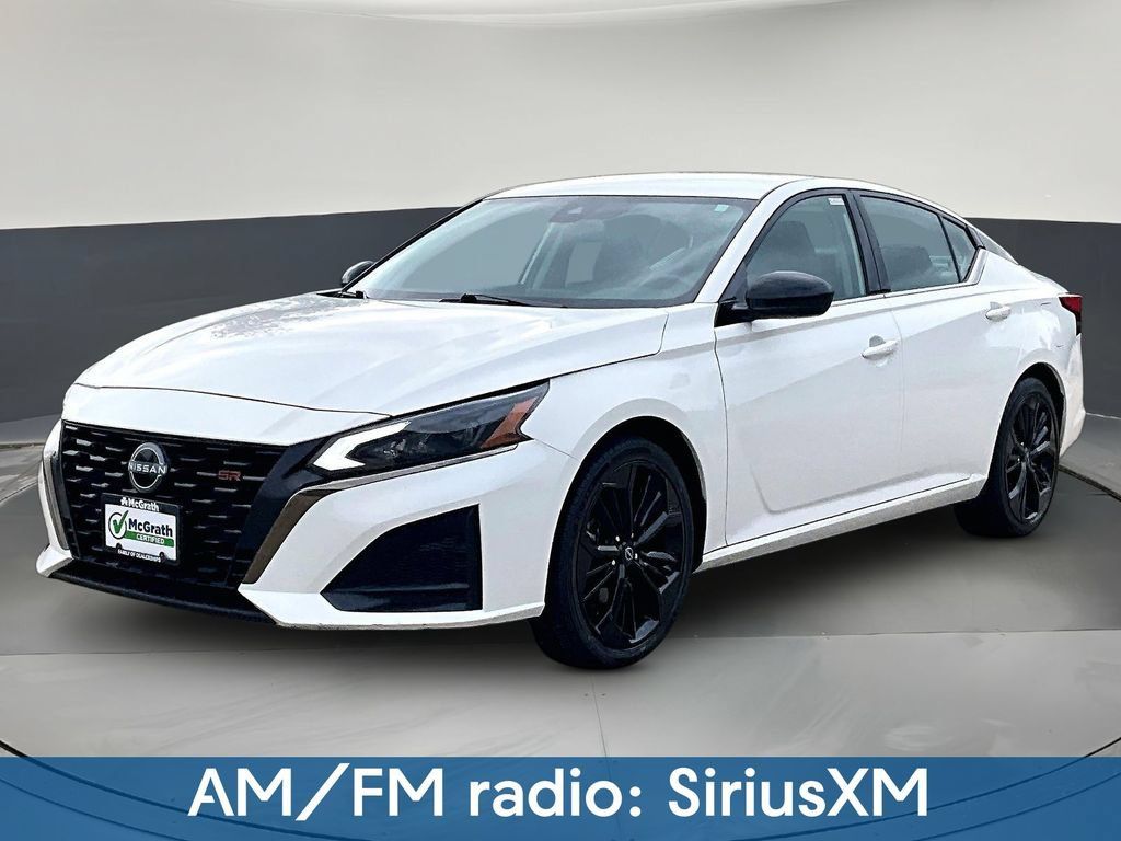 Used 2024 Nissan Altima 2.5 SR FWD image 3