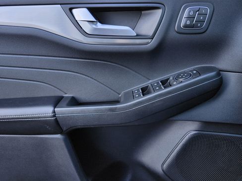 Used 2022 Ford Escape Titanium w/ Class II Trailer Tow Package image 17