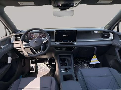 New 2026 Volkswagen Tiguan SE R-Line FWD image 4
