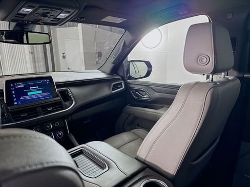 Used 2022 Chevrolet Suburban LT w/ LT Signature Plus Package image 21