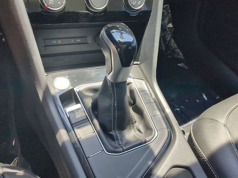 Used 2023 Volkswagen Taos SE w/ Panoramic Sunroof Package FWD image 27