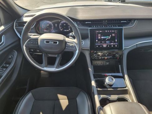 Used 2024 Jeep Grand Cherokee Altitude image 19