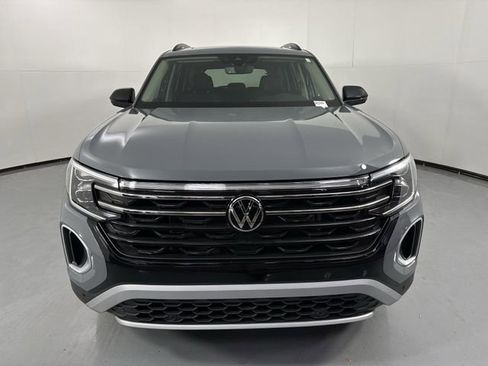 Used 2024 Volkswagen Atlas Peak Edition SE AWD/4WD image 27