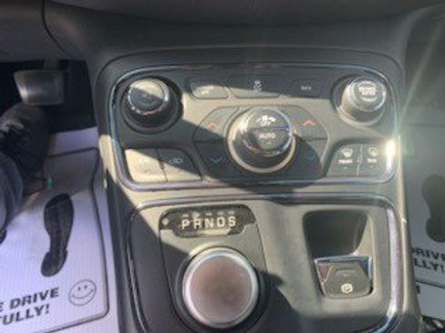 Used 2015 Chrysler 200 S w/ Navigation & Sound Group I image 9