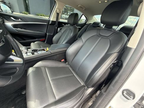 Used 2025 Genesis G70 2.5T RWD image 17