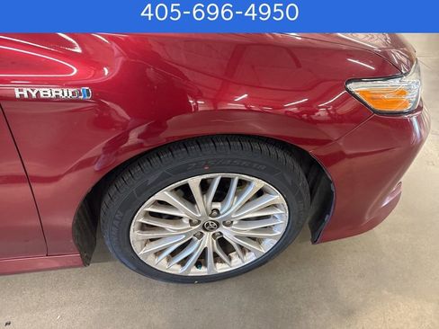 Used 2020 Toyota Camry XLE image 30