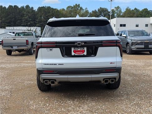 New 2026 Chevrolet Traverse Z71 w/ Enhanced Driving Package image 3