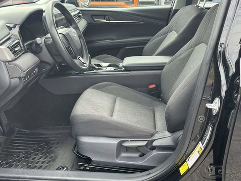 Used 2025 Toyota Camry LE FWD image 13