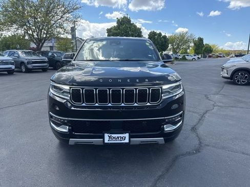 Used 2024 Jeep Wagoneer L Series II w/ Flexible Seating Group AWD/4WD image 2