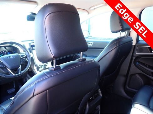Used 2024 Ford Edge SEL image 16