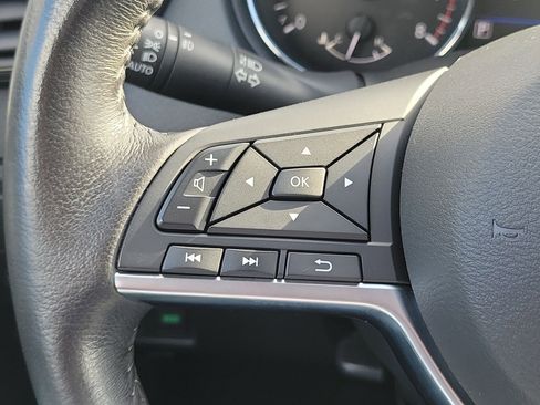 Used 2018 Nissan Rogue SL w/ Premium Package image 24