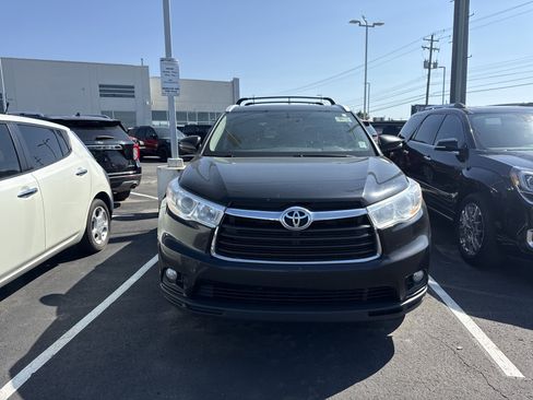 Used 2015 Toyota Highlander XLE AWD/4WD image 1