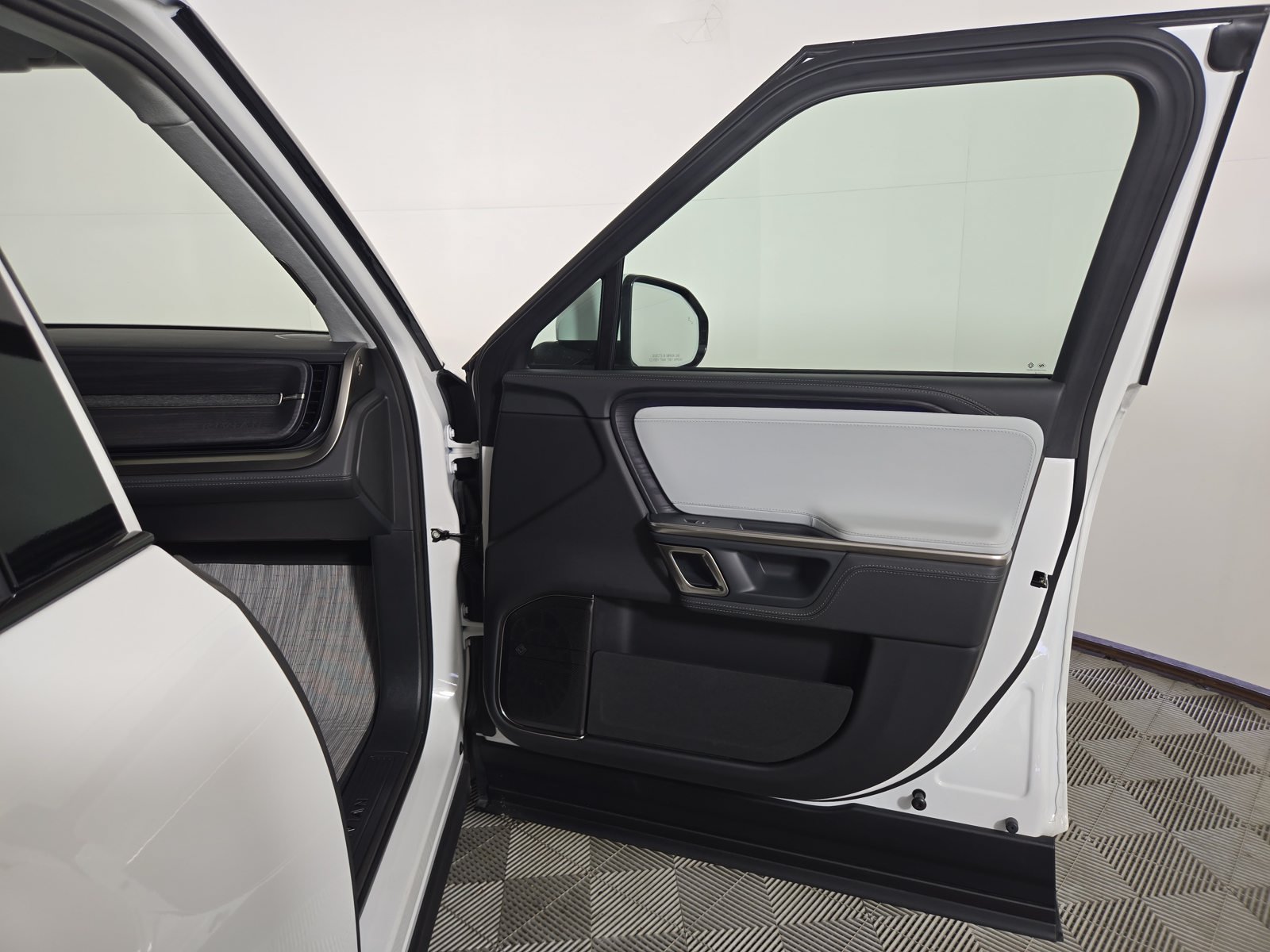 Used 2024 Rivian R1S Adventure Quad AWD/4WD image 18