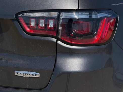 Used 2022 Jeep Compass Latitude image 6