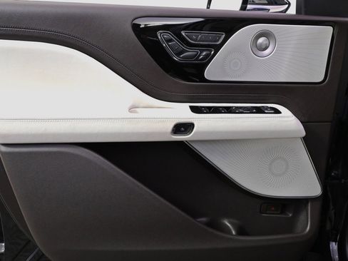 Used 2022 Lincoln Aviator Black Label w/ Class IV Trailer Tow Package image 23