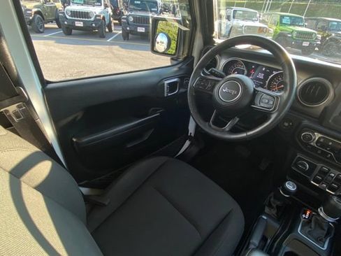 Used 2019 Jeep Wrangler Unlimited Sport S AWD/4WD image 25