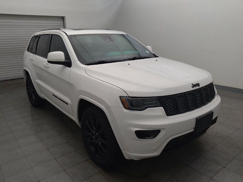 Used 2020 Jeep Grand Cherokee Altitude RWD image 13