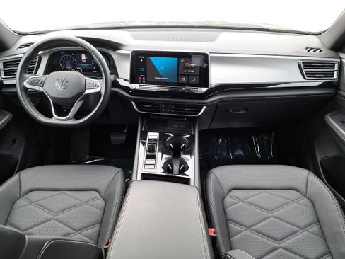 Certified 2024 Volkswagen Atlas Cross Sport SE image 9