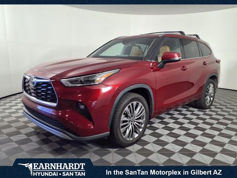 Used 2021 Toyota Highlander Platinum FWD image 1