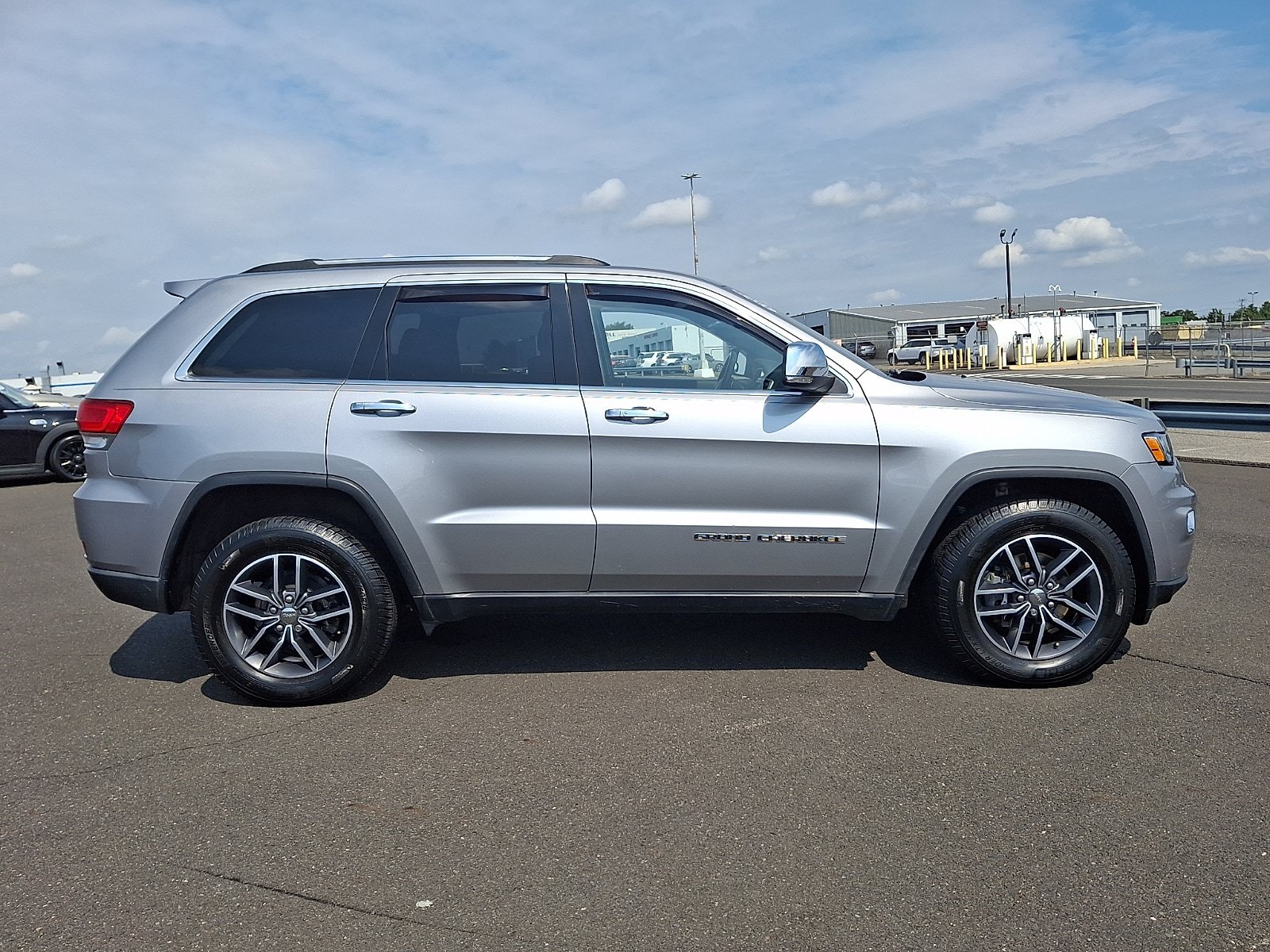Used 2017 Jeep Grand Cherokee Limited AWD/4WD image 7