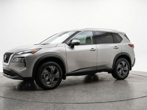 Used 2025 Nissan Rogue SV FWD image 3