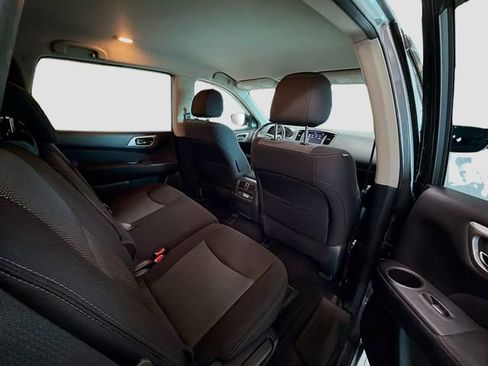 Used 2017 Nissan Pathfinder SV image 25