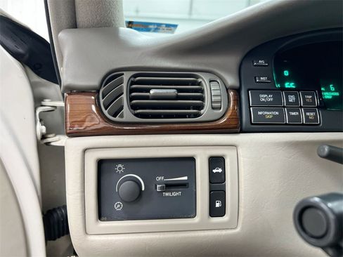 Used 1999 Cadillac De Ville D'Elegance image 17