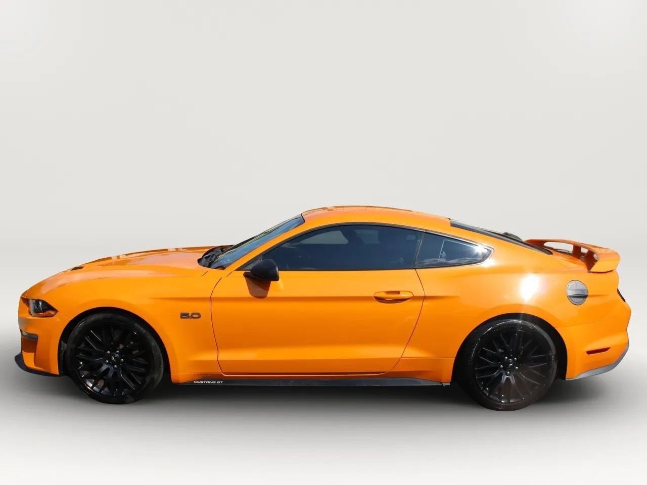 Used 2018 Ford Mustang GT Premium w/ GT Performance Package RWD image 7