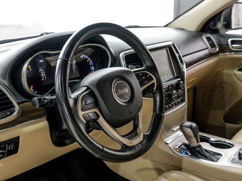 Used 2017 Jeep Grand Cherokee Limited image 19