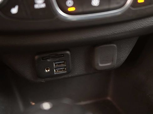 Used 2020 Chevrolet Traverse RS FWD image 24