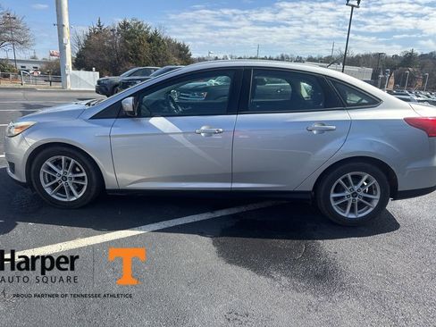 Used 2018 Ford Focus SE image 2