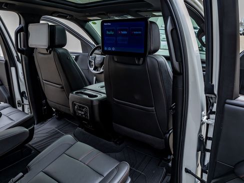 Used 2022 Chevrolet Tahoe RST w/ Sport Performance Package AWD/4WD image 32