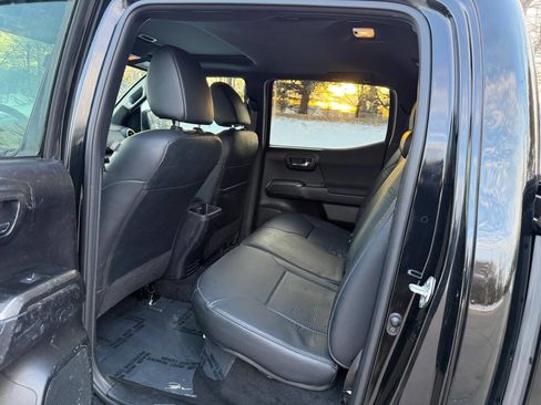 Used 2021 Toyota Tacoma TRD Off-Road w/ TRD Premium Off Road Package image 30