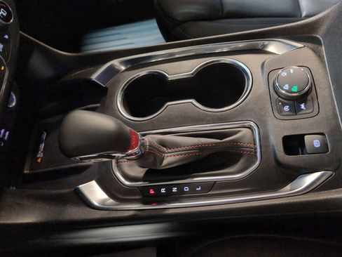 Used 2023 Chevrolet Traverse RS image 16