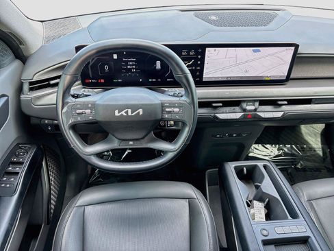 Used 2024 Kia EV9 Light Long Range RWD image 22