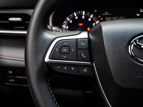Used 2023 Toyota Highlander XSE FWD image 31