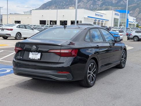 Used 2022 Volkswagen Jetta Sport FWD image 3