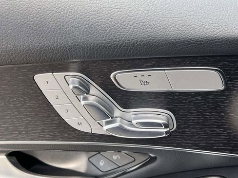 Used 2022 Mercedes-Benz GLC 300 4MATIC image 17