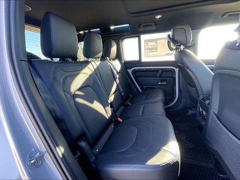 New 2026 Land Rover Defender 110 X-Dynamic SE image 11