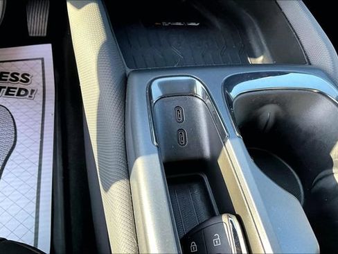 Certified 2025 Chevrolet Equinox EV RS AWD/4WD image 31