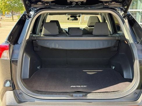 Used 2021 Toyota RAV4 XLE w/ Convenience Package AWD/4WD image 9