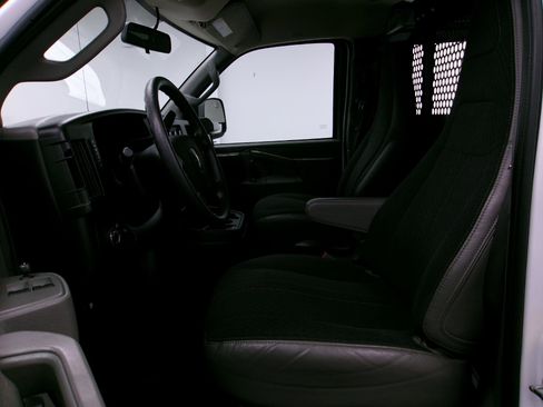 Certified 2024 Chevrolet Express 2500 w/ Driver Convenience Package image 7