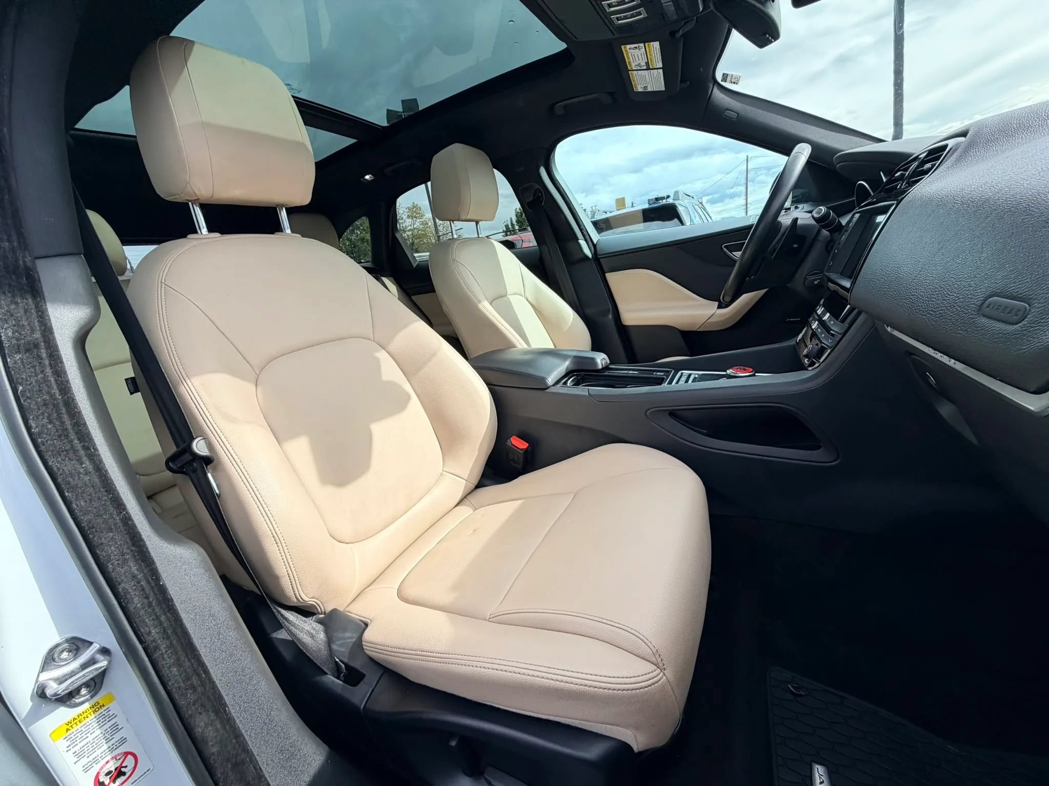 Used 2018 Jaguar F-PACE Premium AWD/4WD image 26