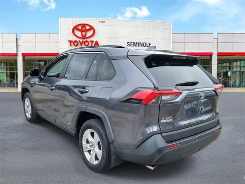 Used 2019 Toyota RAV4 LE image 4