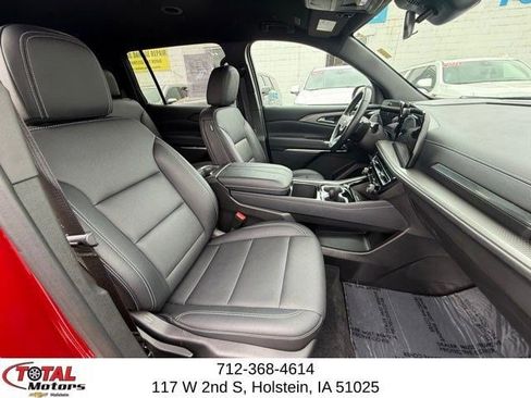 Used 2025 Chevrolet Traverse LT AWD/4WD image 17