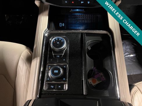 Used 2023 Ford Expedition Platinum image 19