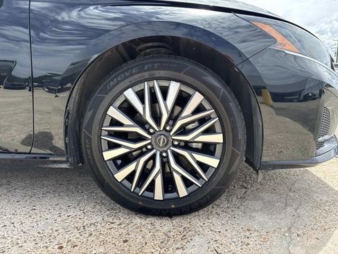 Used 2025 Nissan Altima 2.5 SV FWD image 7