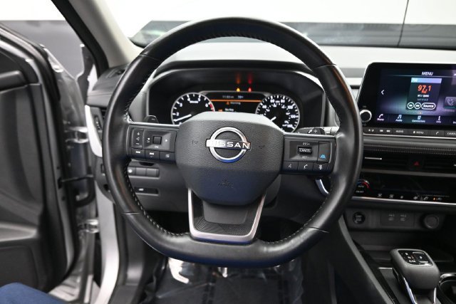 Used 2025 Nissan Rogue SV FWD image 14