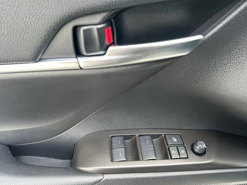 Used 2024 Toyota Camry SE image 11