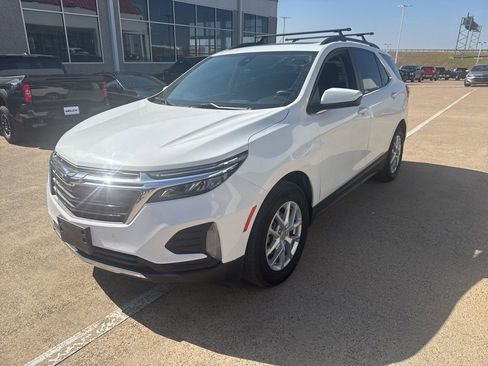 Used 2023 Chevrolet Equinox LT image 1